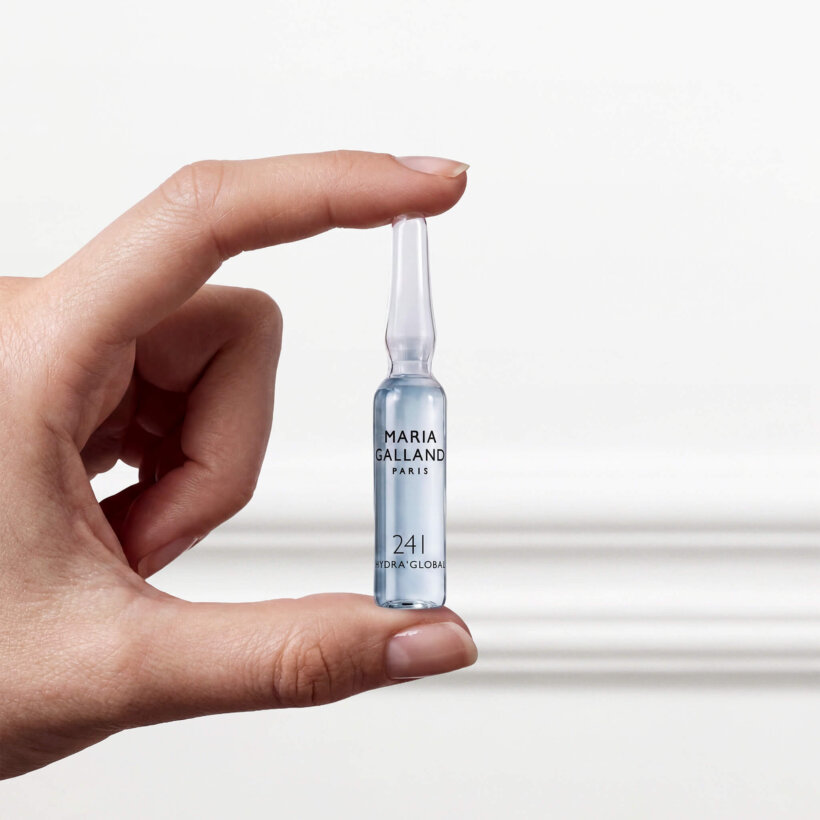 Maria Galland 241 Power Concentrate Ampoules – Ampulle in der Hand