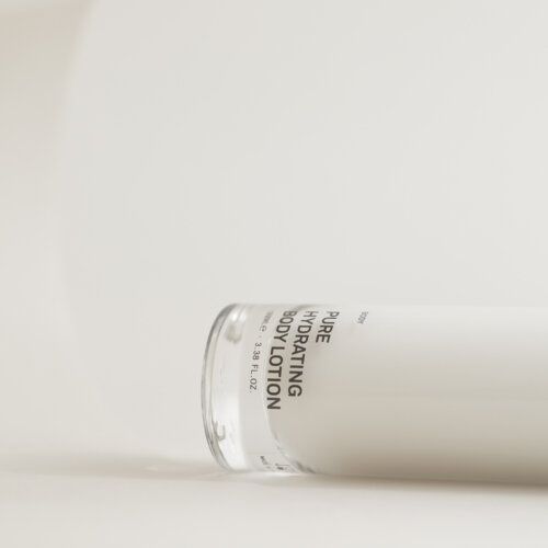 Team Dr Joseph Pure Hydrating Body Lotion - Detailansicht der Flasche